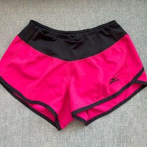 Lightweight athletic shorts